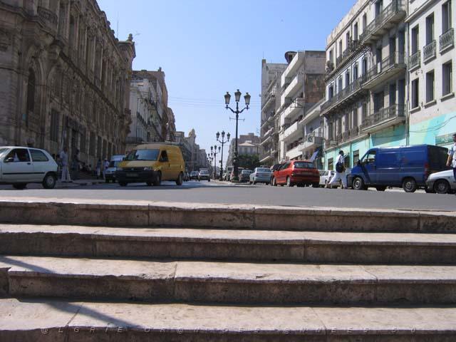 VOYAGE ORAN SEPTEMBRE 2006 24 10 sept. 06 - matin - DEBUT BD MARECHAL JOFFRE DEPUIS PLACE D ARMES.JPG